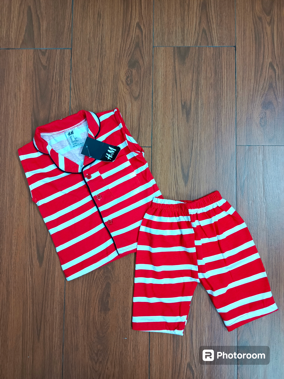 Red stripes sando button suit