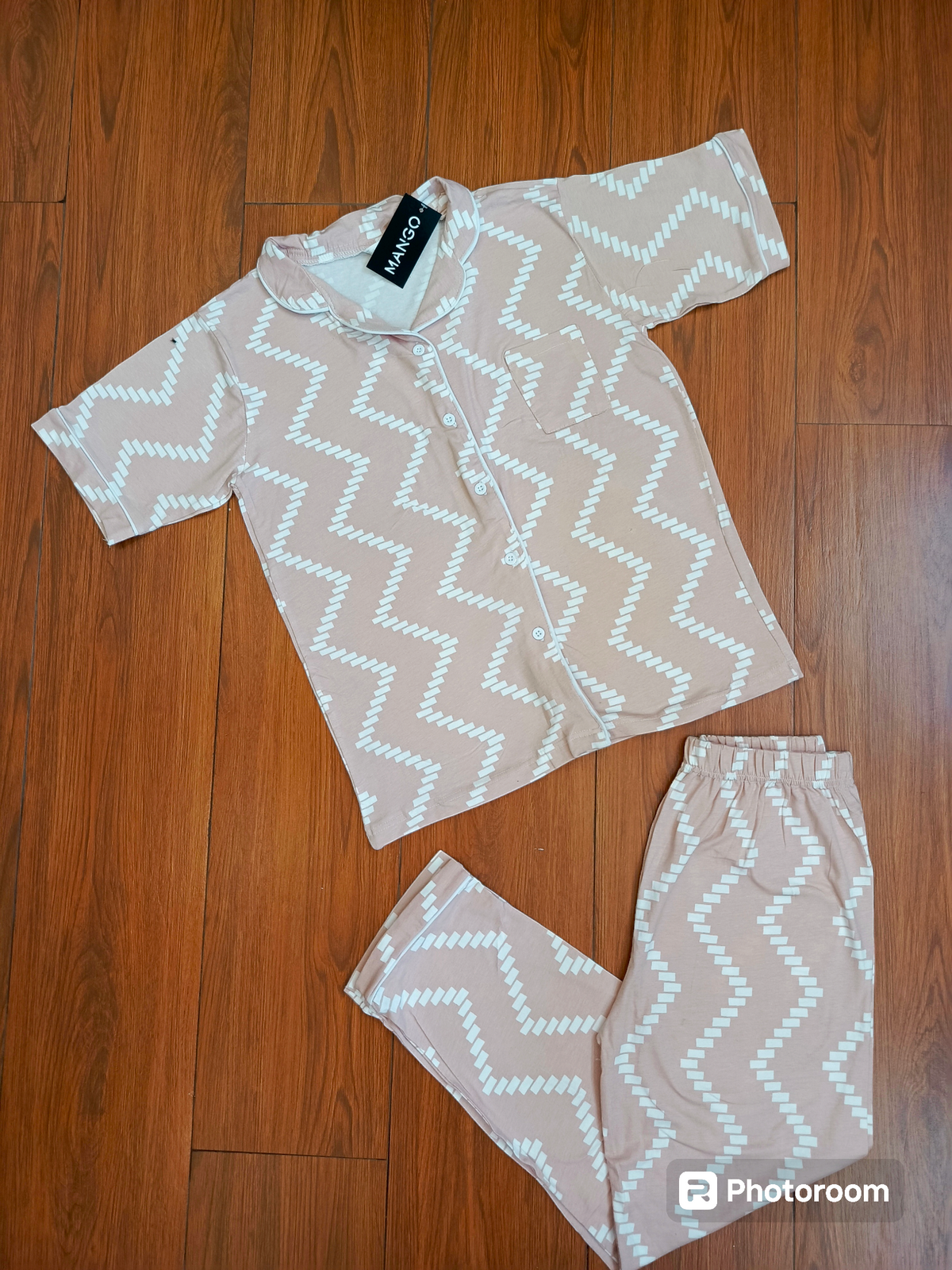 Peach white zigzag ladies pj's half sleeves