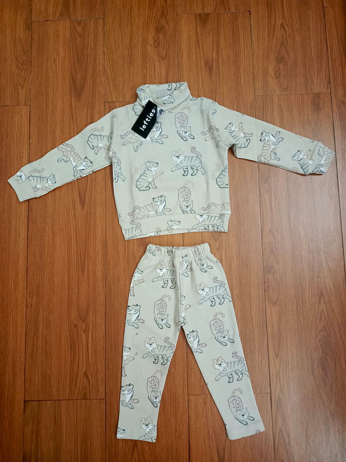 Tiger hineck tracksuit