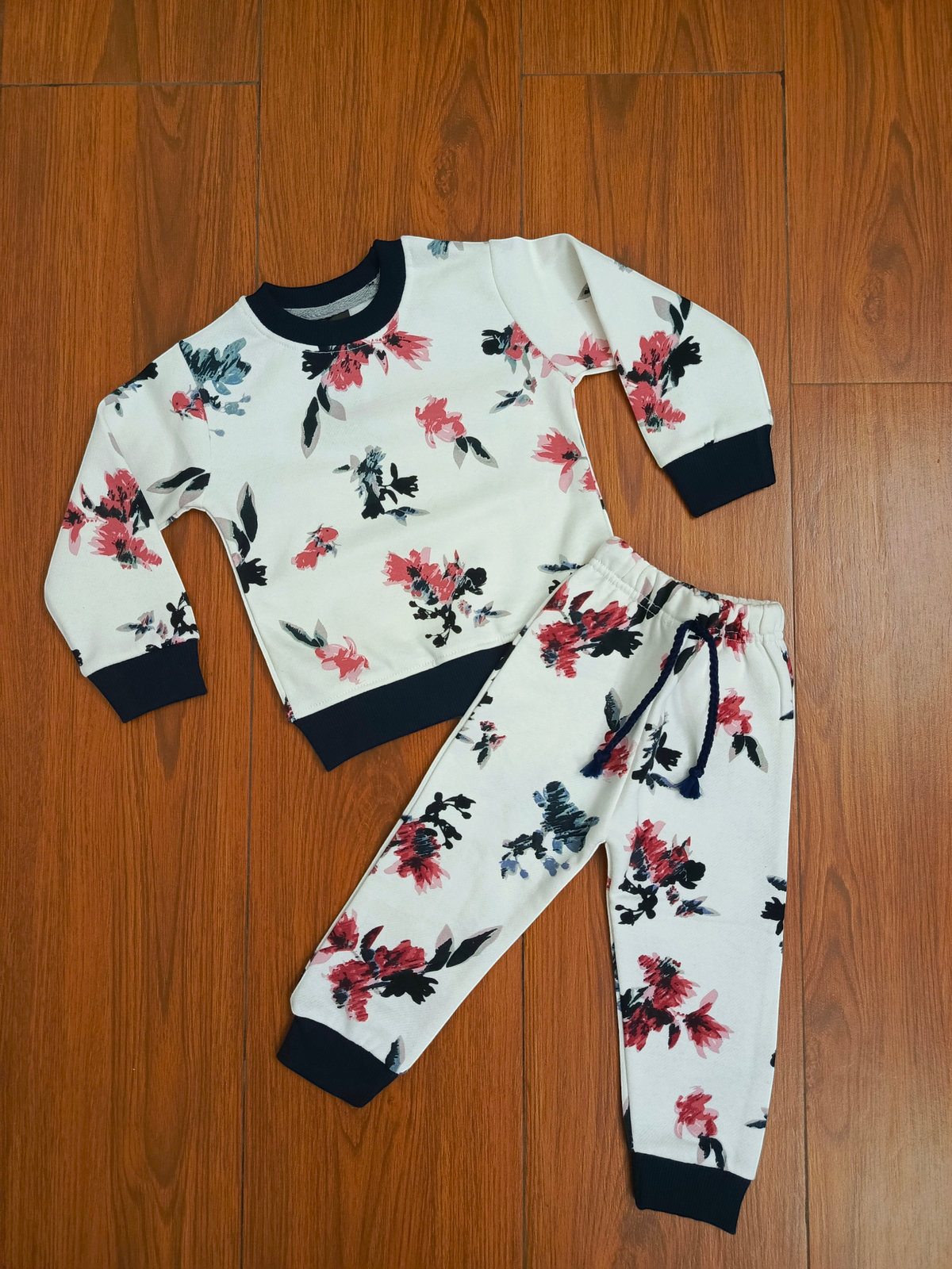 White flower fleece tracksuit